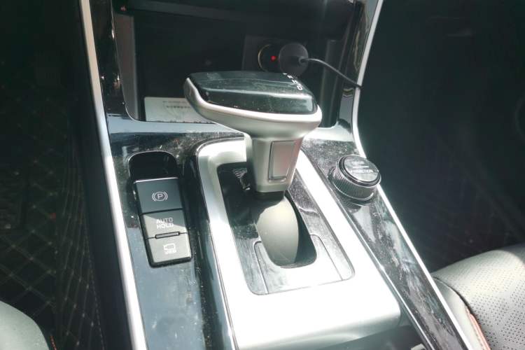 Used Kia Seltos 2023 1.5L CVT Luxury Edition Gear Lever