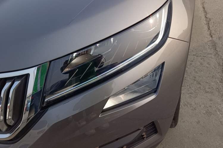 Used Skoda Kodiaq 2019 Facelifted TSI330 7-Seater Two-Wheel-Drive Luxury Enjoyment Edition China VI Standard