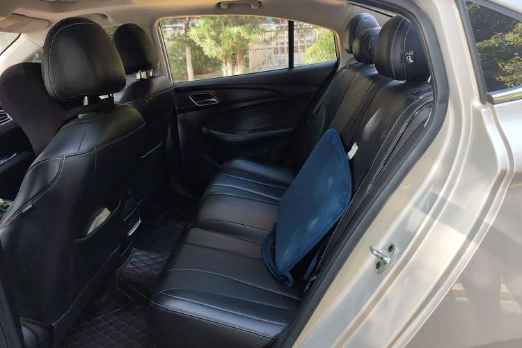 Used Roewe i5 2020 1.5L Automatic 4G Connect Luxury Flagship Edition
