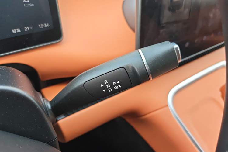 Used Leapmotor C16 2026 All-Electric 630 LiDAR Zhizun Edition 6 Seats Gear Lever