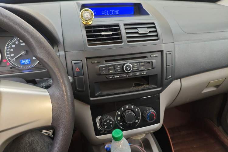 Used BAIC Weiwang M20 2014 1.5L Basic Version BJ415B Audio And AC Panel