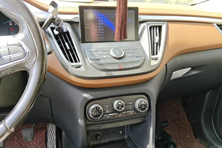 Used Soueast DX7 2015 1.5T Manual Luxury Model
