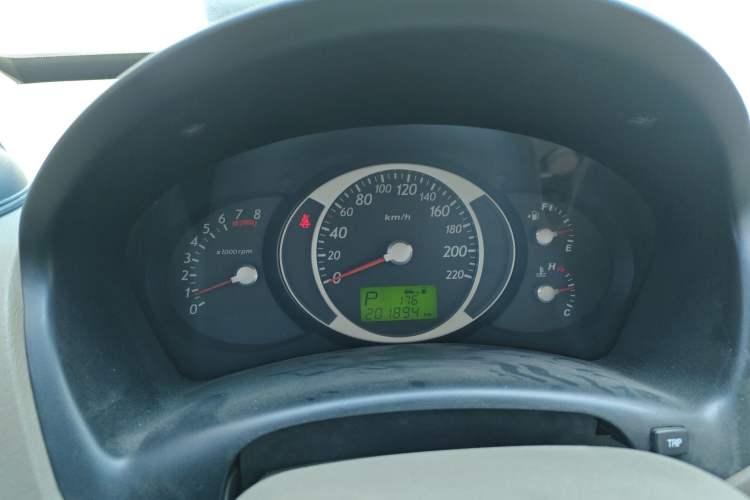 Used Hyundai Tucson 2009 2.0L Automatic Two-Wheel Drive with Sunroof Instrument Cluster