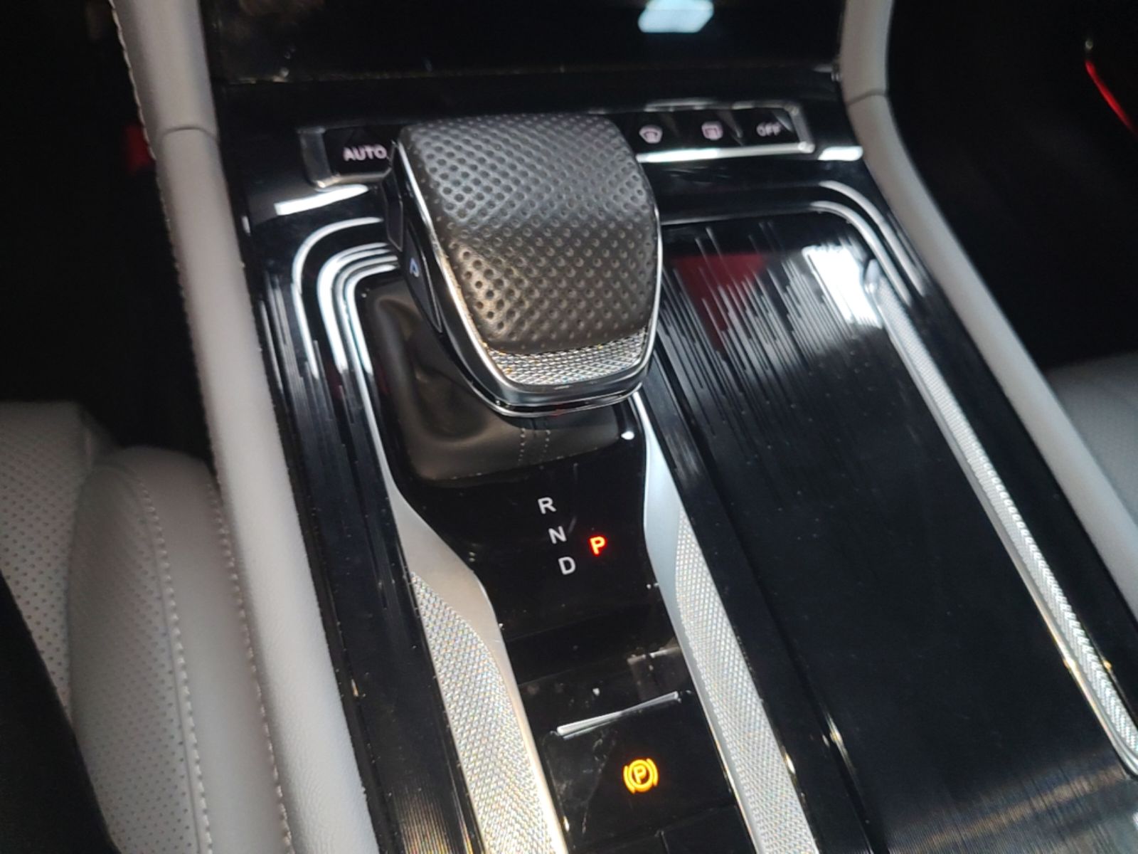 Hongqi H5 PHEV 2025 170 Super Hybrid Version — снимка 13