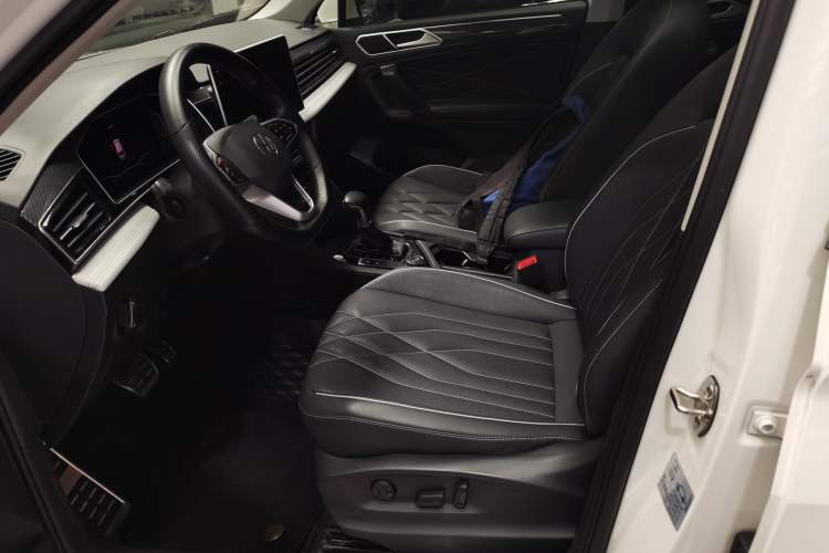 Used Volkswagen Tiguan L 2022 380TSI Automatic All-Wheel Drive R-Line Enhanced Comfort 7-Seater Left Front Seat