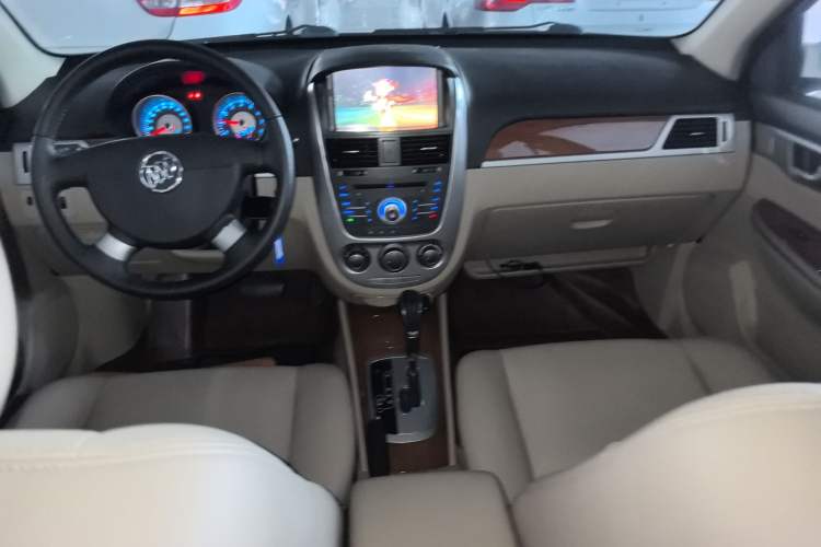 Used Buick Excelle 2013 1.5L Automatic Luxury Model Center Console