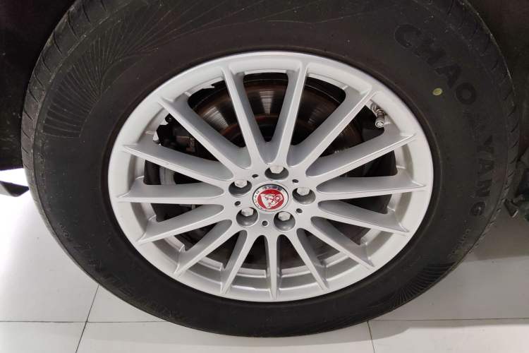 Used Jaguar F-PACE 2018 2.0T Four-Wheel Drive Urban Luxury Edition Right Rear Wheel Hub