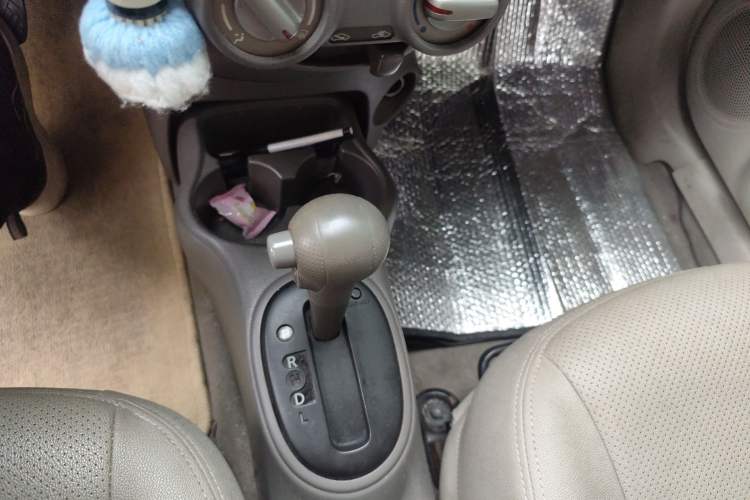 Used Nissan Sunny 2011 1.5XE CVT Comfort Edition Gear Lever