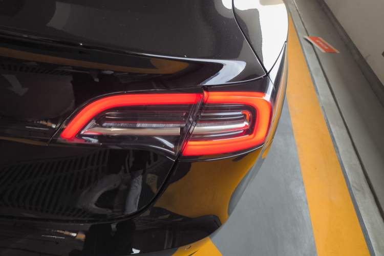 Used Tesla Model 3 2020 Long-Range Rear-Wheel-Drive Version
