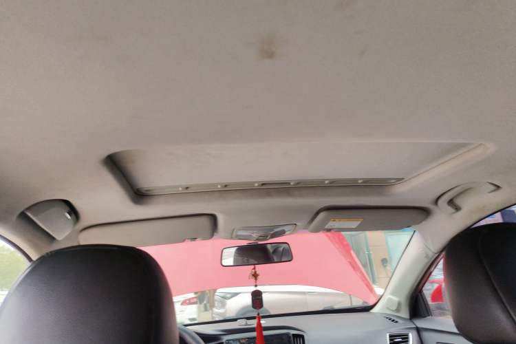 Used Roewe 360 2015 1.5L Automatic Luxury Edition
