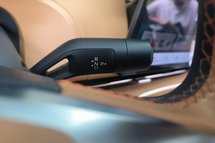 Used Geely Galaxy Xingjian 7 EM-i 2025 120km Launch+ Version Gear Lever