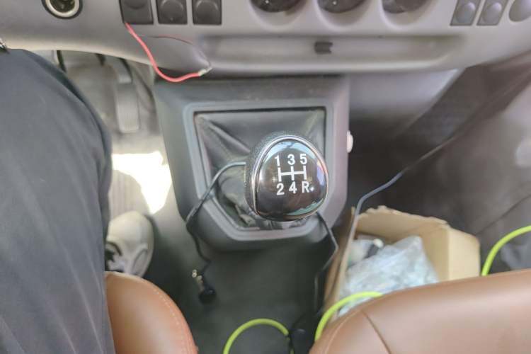 Used JMC Transit 2017 2.8T Commercial Version Short Wheelbase Mid-Roof 6/7/8-Seater JX493