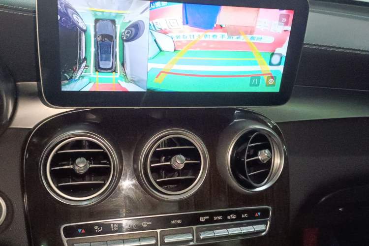 Used Mercedes-Benz GLC 2017 GLC 260 4MATIC Dynamic Edition Audio And AC Panel