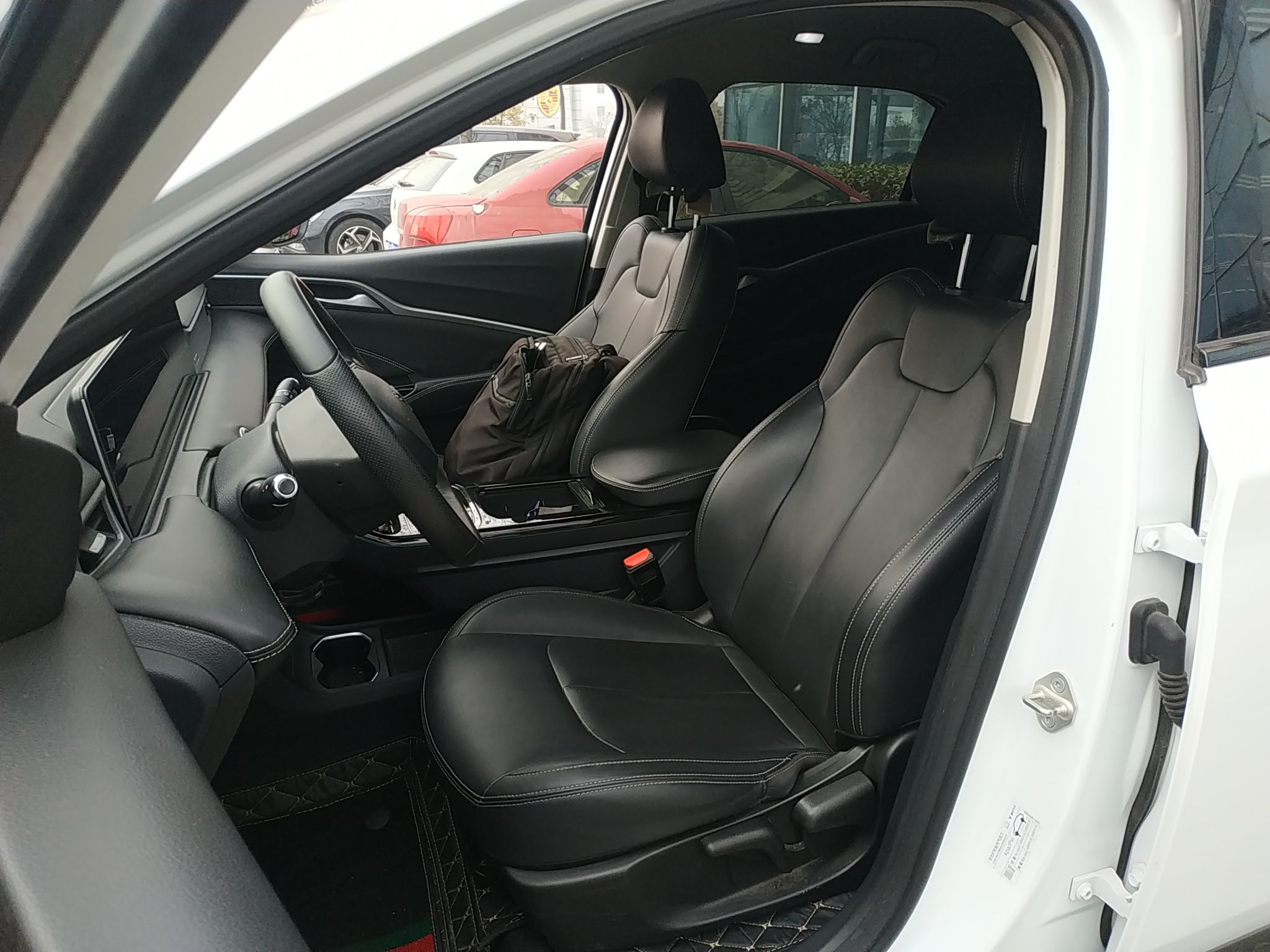 Переднее сиденье в автомобиле