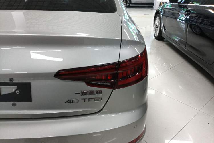 Used Audi A4L 2018 30th Anniversary Edition 40 TFSI Fashion Model Exterior 3