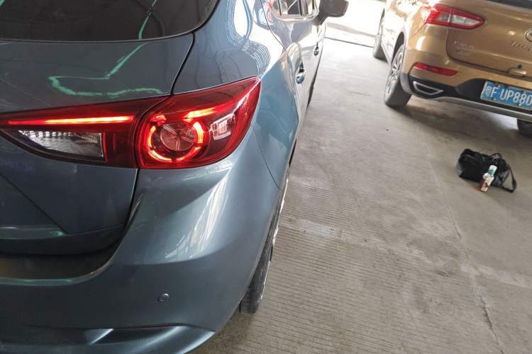 Used Mazda Mazda 3 Axela 2017 Hatchback 2.0L Automatic Luxury Model Emission Standard China V