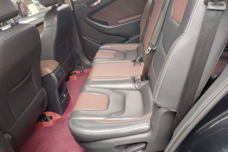 Used Dongfeng Fengon 580 2017 Revised Version 1.5T CVT Luxury Edition Left Rear Seat