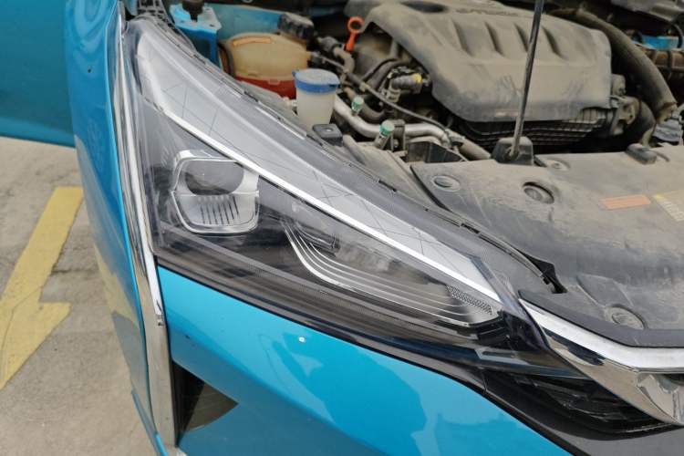 Used Dongfeng Aeolus Yixuan 2020 230T Automatic Advanced Edition Right Front Headlight