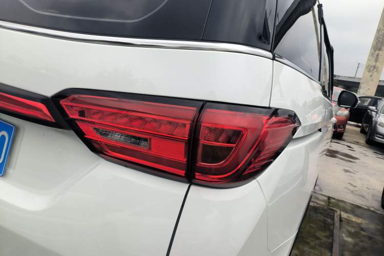 Used Oshan Cosmos 2022 1.5T Automatic Business Model
