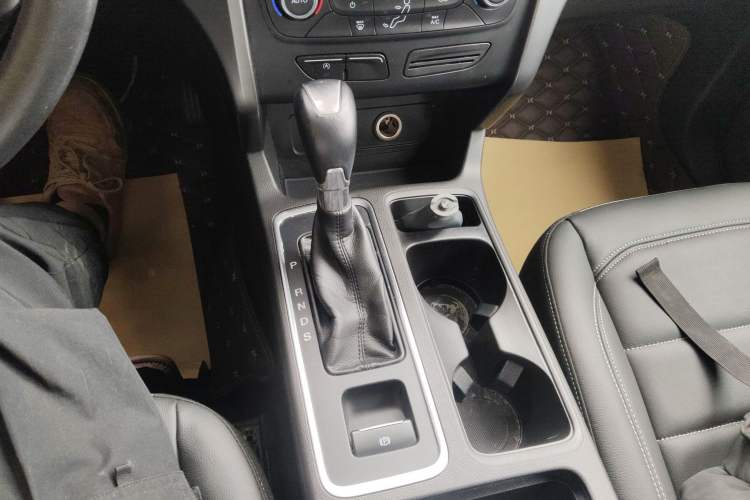 Used Ford Kuga 2017 EcoBoost 180 Two-Wheel-Drive Tiger Leap Model Gear Lever