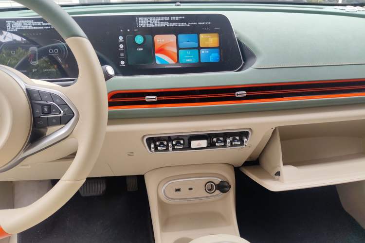 Used ORA Good Cat 2023 501 km Long-Range Luxury Version Ternary Lithium Audio And AC Panel