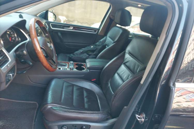 Used Volkswagen Touareg 2011 3.0 TSI Comfort Version
