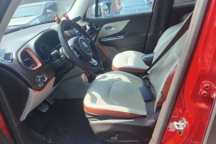 Used Jeep Renegade 2016 1.4T Automatic Smart Edition Left Front Seat