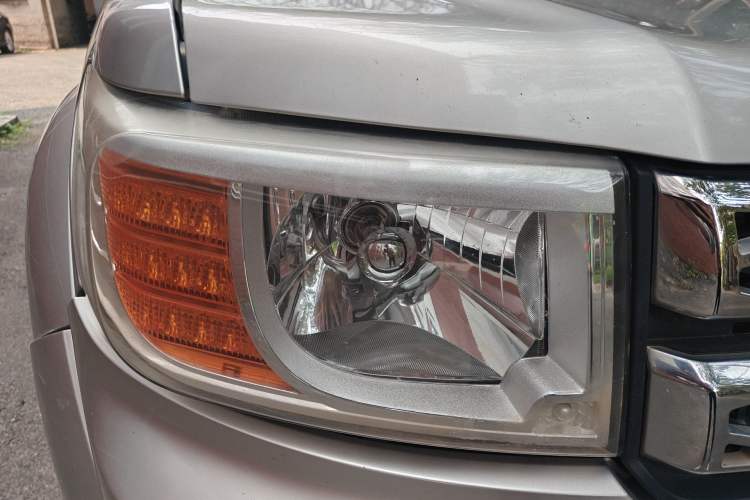 Used Dongfeng Ruichi 2017 2.5T Diesel Two-Wheel Drive Standard Version with Long Cargo Bed – ZD25T5 Right Front Headlight