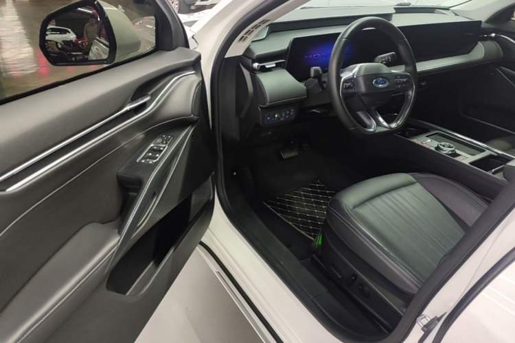 Used Ford Mondeo 2025 2.0T EcoBoost Luxury Version

