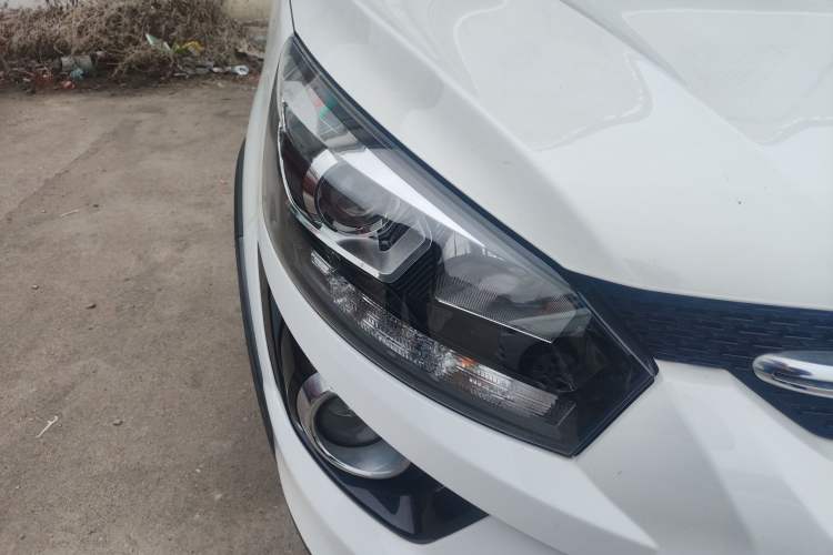 Used BAIC Senova X25 2015 1.5L manual Comfort trim level