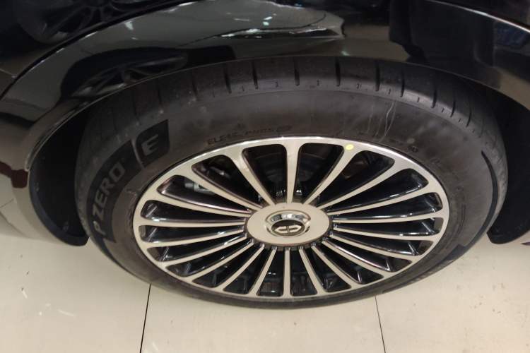 Used Hima AITO M8 2025 Extended-Range Ultra Version 53.4 kWh 6-Seater Edition
