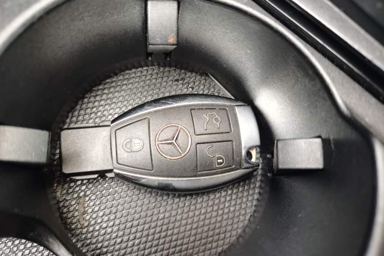 Used Mercedes-Benz E-Class 2015 Facelift E 200 L