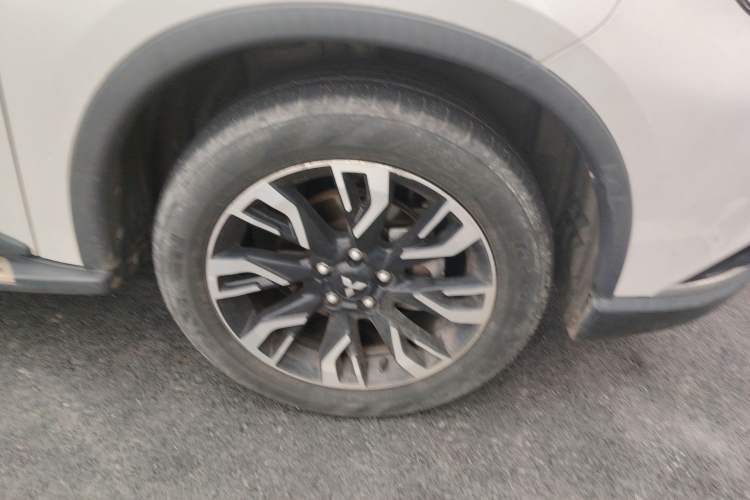 Used Mitsubishi Outlander 2019 2.0L Two-Wheel Drive Comfort Edition 5 Seats China VI Standard Right Front Wheel Hub