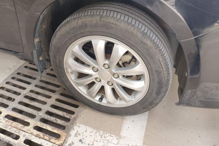 Used BYD Surui 2012 1.5L Manual Luxury Version Right Front Wheel Hub