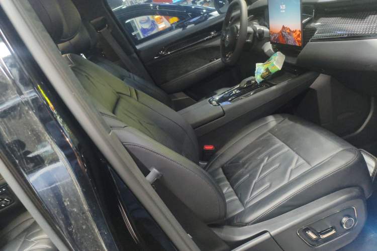 Used Zeekr 009 2024 7-Seater Walk-Through Version Four-Wheel Drive 108 kWh
