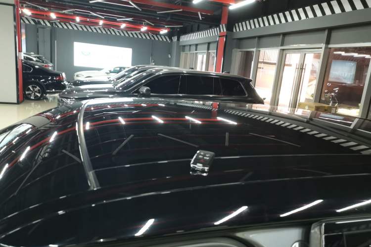 Used Land Rover Range Rover Velar 2023 250 PS Ebony Black Limited Edition