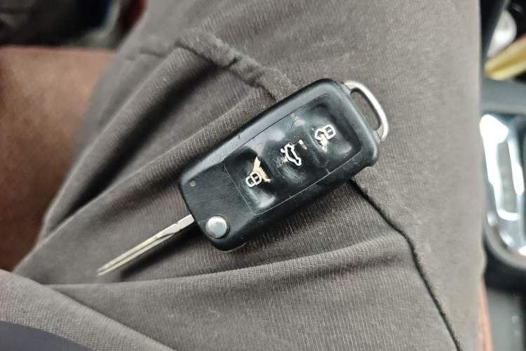 Used Volkswagen Jetta 2015 Value Edition 1.6L Automatic Comfort Version Vehicle Key