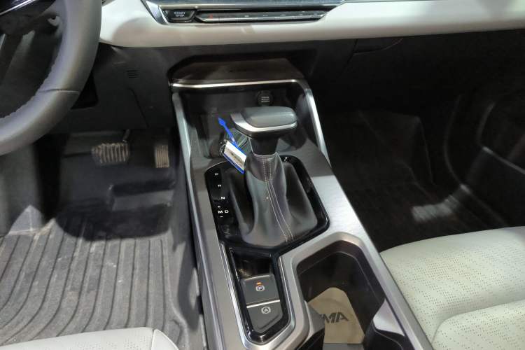 Used Geely Auto Emgrand 2022 4th Generation 1.5L CVT Flagship Model Gear Lever