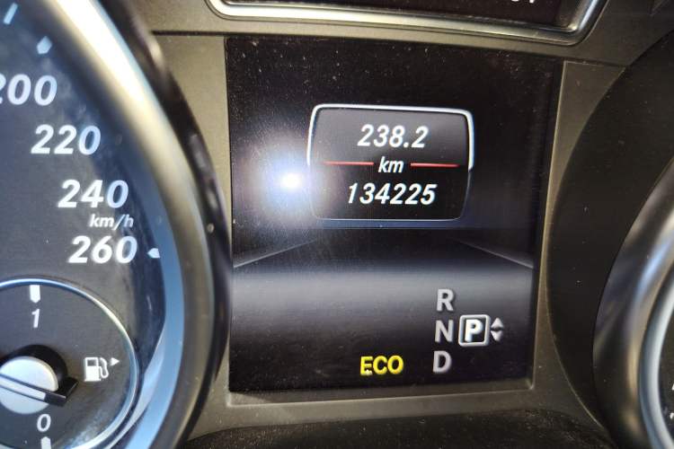 Used Mercedes-Benz M-Class 2014 ML 400 4MATIC Luxury Model
