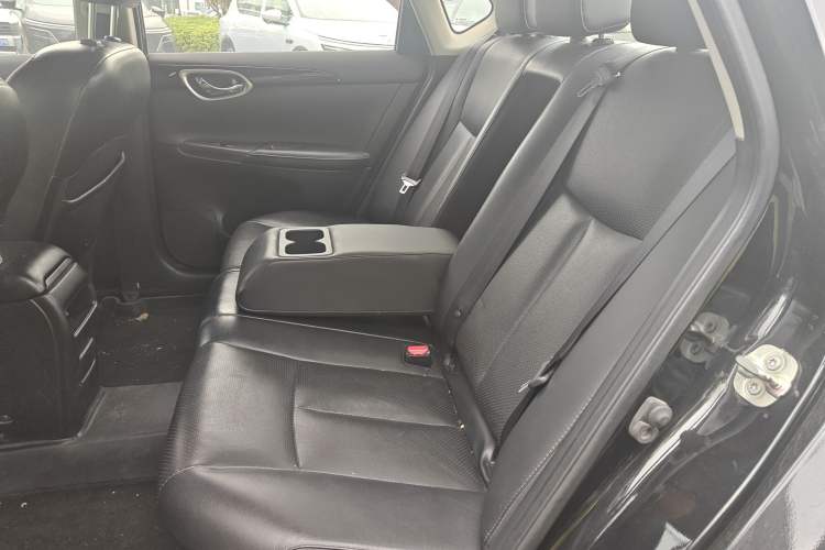 Used Nissan Sylphy 2019 1.6XV CVT Smart Connect Luxury Edition China VI Standard Left Rear Seat