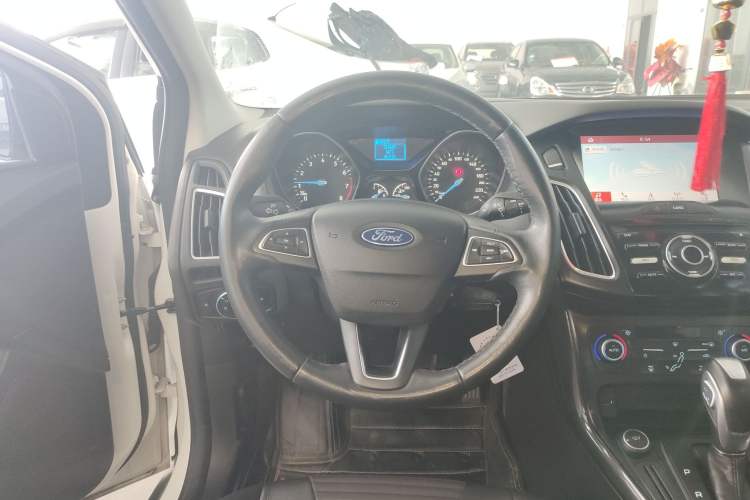 Used Ford Focus 2017 Sedan 1.6L Automatic Fashion Edition Smart Drive Version
