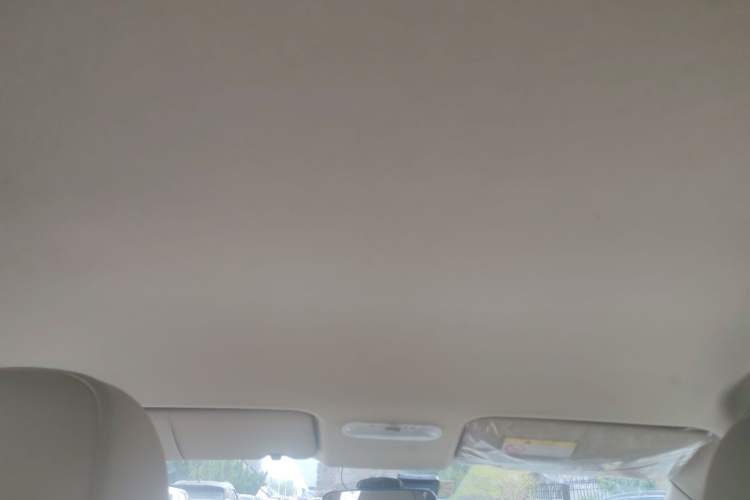 Used Venucia R50 2015 1.6L Manual Fashion Edition
