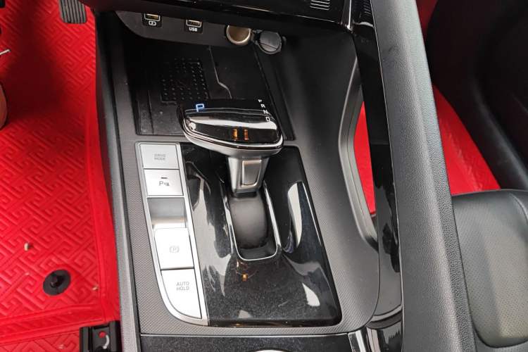 Used Hyundai Elantra 2022 1.5L CVT LUX Prestige Edition Gear Lever