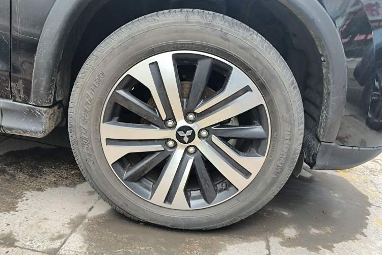 Used Mitsubishi ASX 2020 2.0L CVT Smart Edition Right Front Wheel Hub