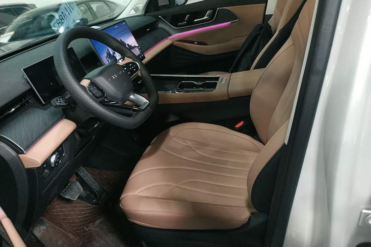 Used Chery Tiggo 8 L 2024 2.0T Two-Wheel-Drive Luxury Version 7 Seats