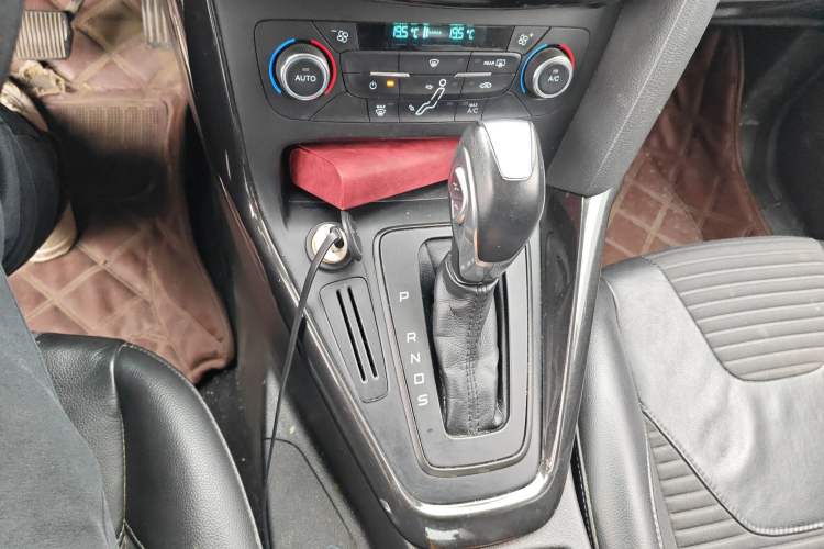 Used Ford Focus 2017 Sedan 1.6L Automatic Fashion Edition Smart Drive Version Gear Lever