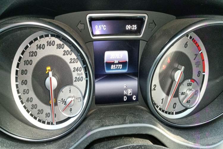 Used Mercedes-Benz GLA 2016 GLA 200 Sport Edition Odometer Close Up