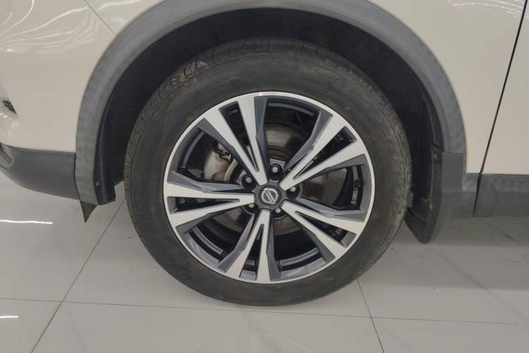Used Nissan Qashqai 2021 2.0L CVT Luxury Navigation Edition Left Front Wheel Hub