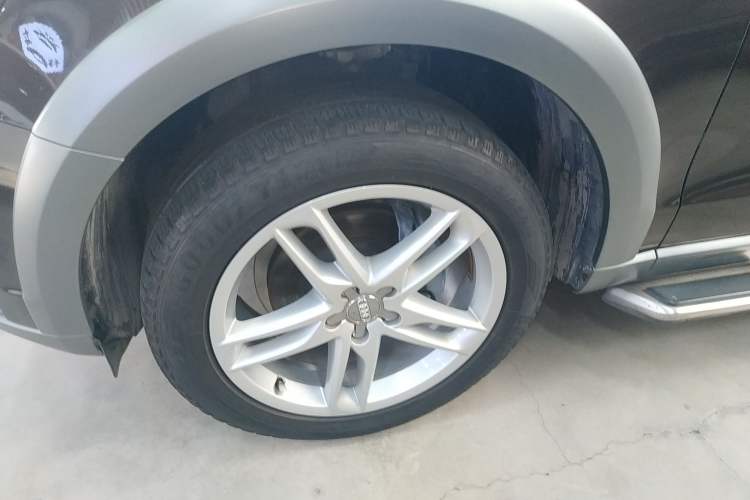 Used Audi Q5 2017 Plus 40 TFSI Technology Model Exterior 4