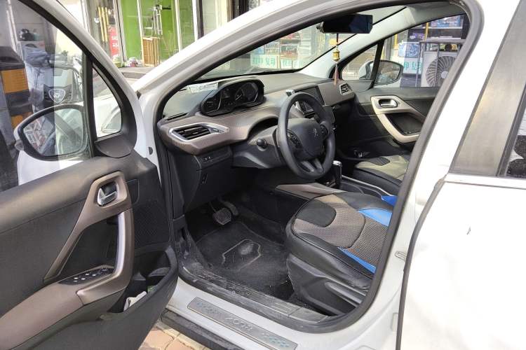 Used Peugeot 2008 2015 1.6THP Automatic Fashion Edition